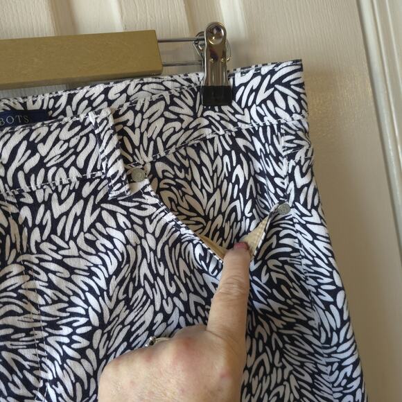 Talbots Crop Jegging Pants Sz 12 Black White Leaf Print Stretch Comfy Chic - Picture 5 of 12